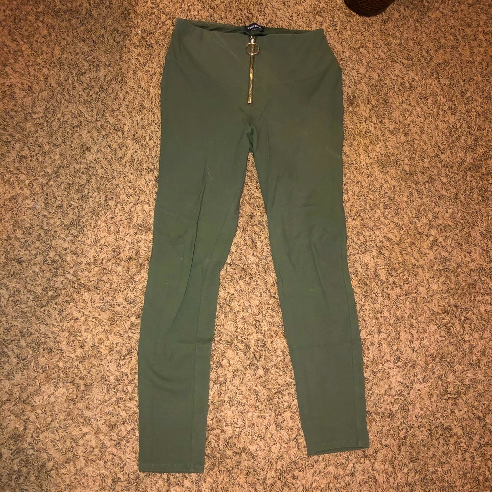 💚 bebe Olive Green High Waisted Zipper Leggings
